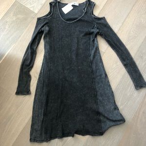 Super soft Able BNWT medium cold shoulder tunic